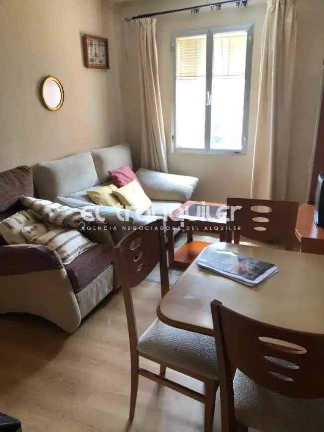 Bedroom of Flat for rent in Madrid  with Parquet flooring, Furnished and Washing machine