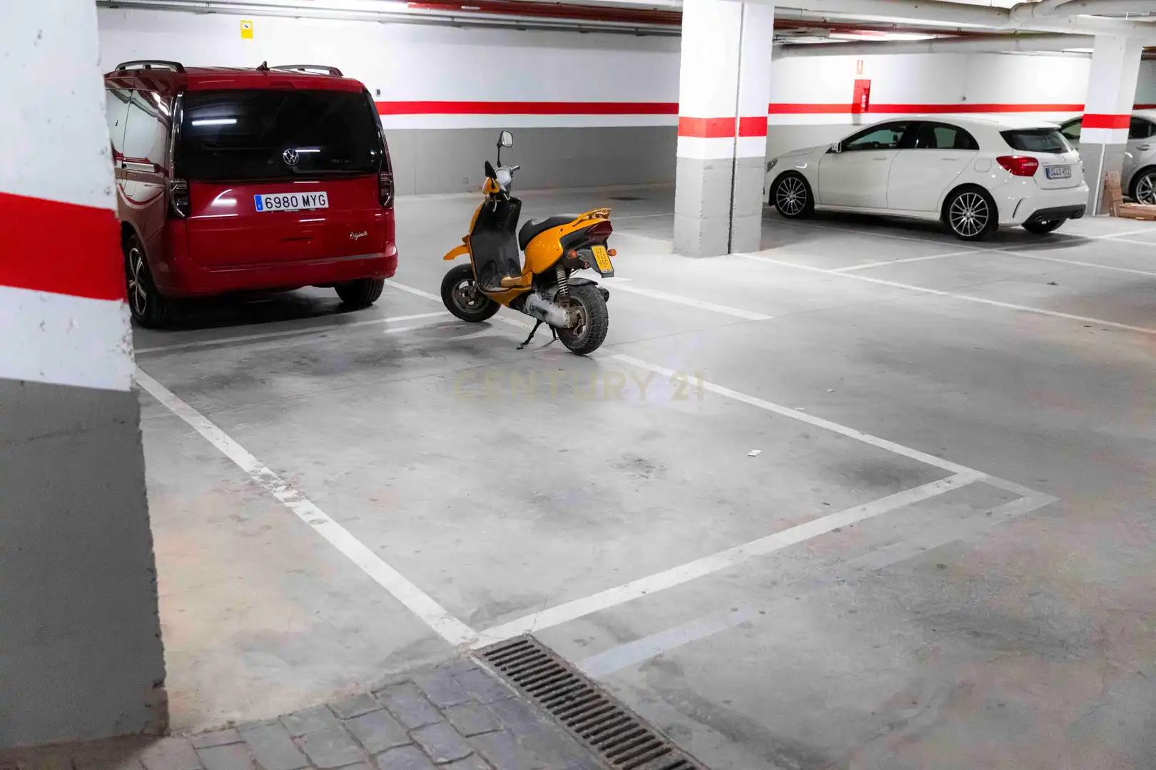 Parkplatz von Wohnung zum Verkauf in Campillos mit Klimaanlage, Privatgarten und Gemeinschaftspool