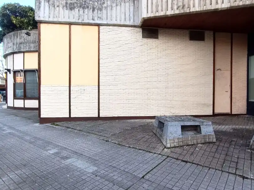 Vista exterior de Local de alquiler en  Pamplona / Iruña