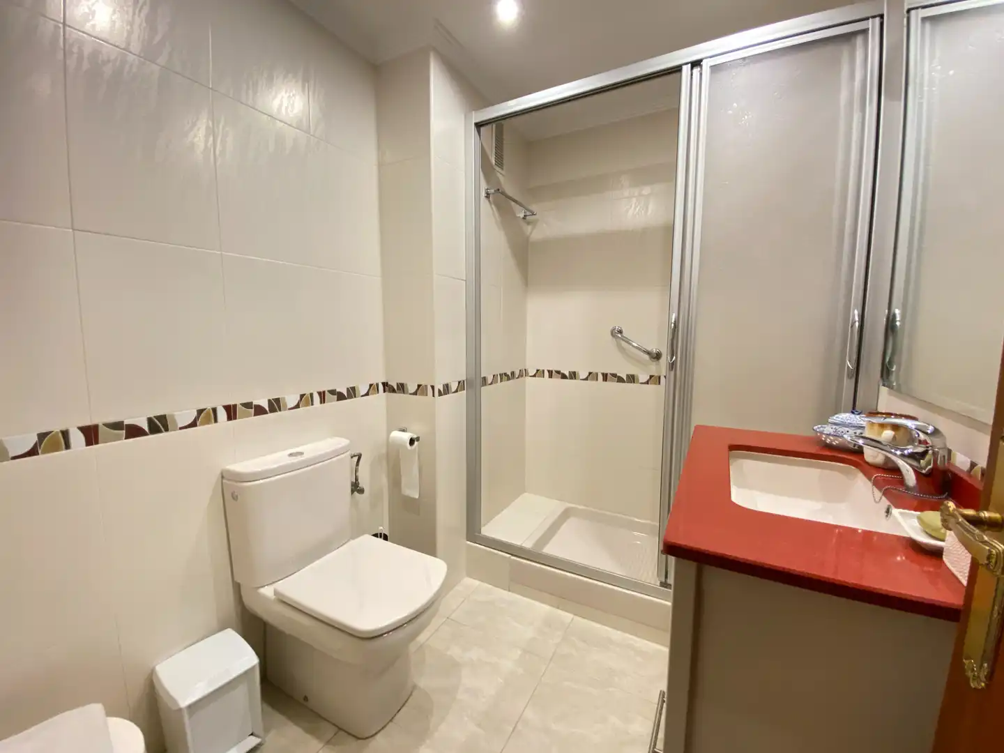 Bathroom of Flat for rent in Bilbao   with Heating, Terrace and Furnished