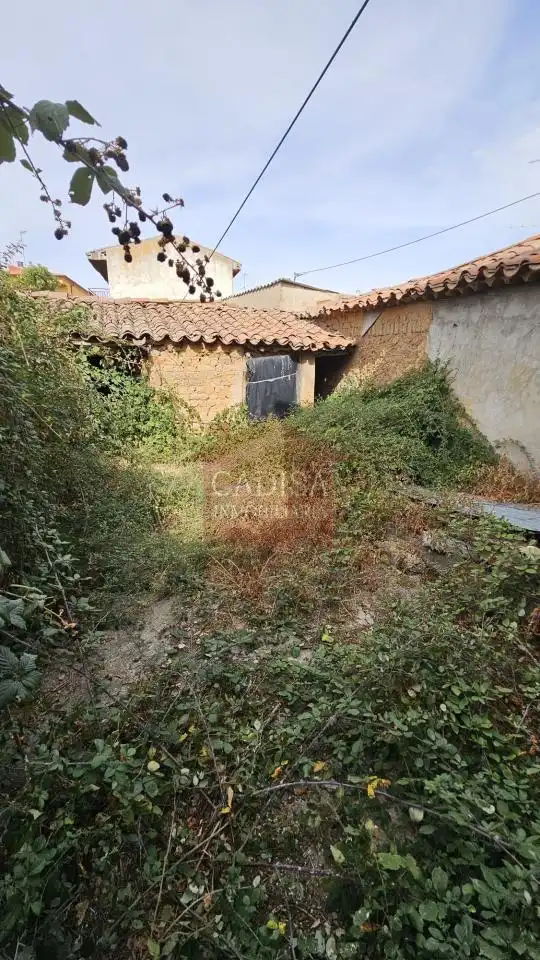 Casa o chalet en venta en Calvarrasa de Abajo con Jardín privado, Trastero y Amueblado