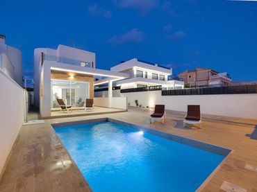 Villa avec balcon à vendre à Nueva Torrevieja - Aguas Nuevas