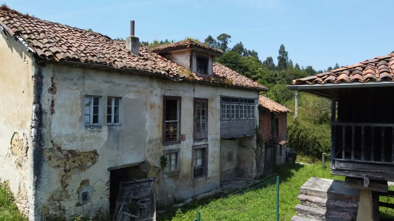 Außenansicht von Country house zum Verkauf in Castrillón mit Privatgarten und Balkon