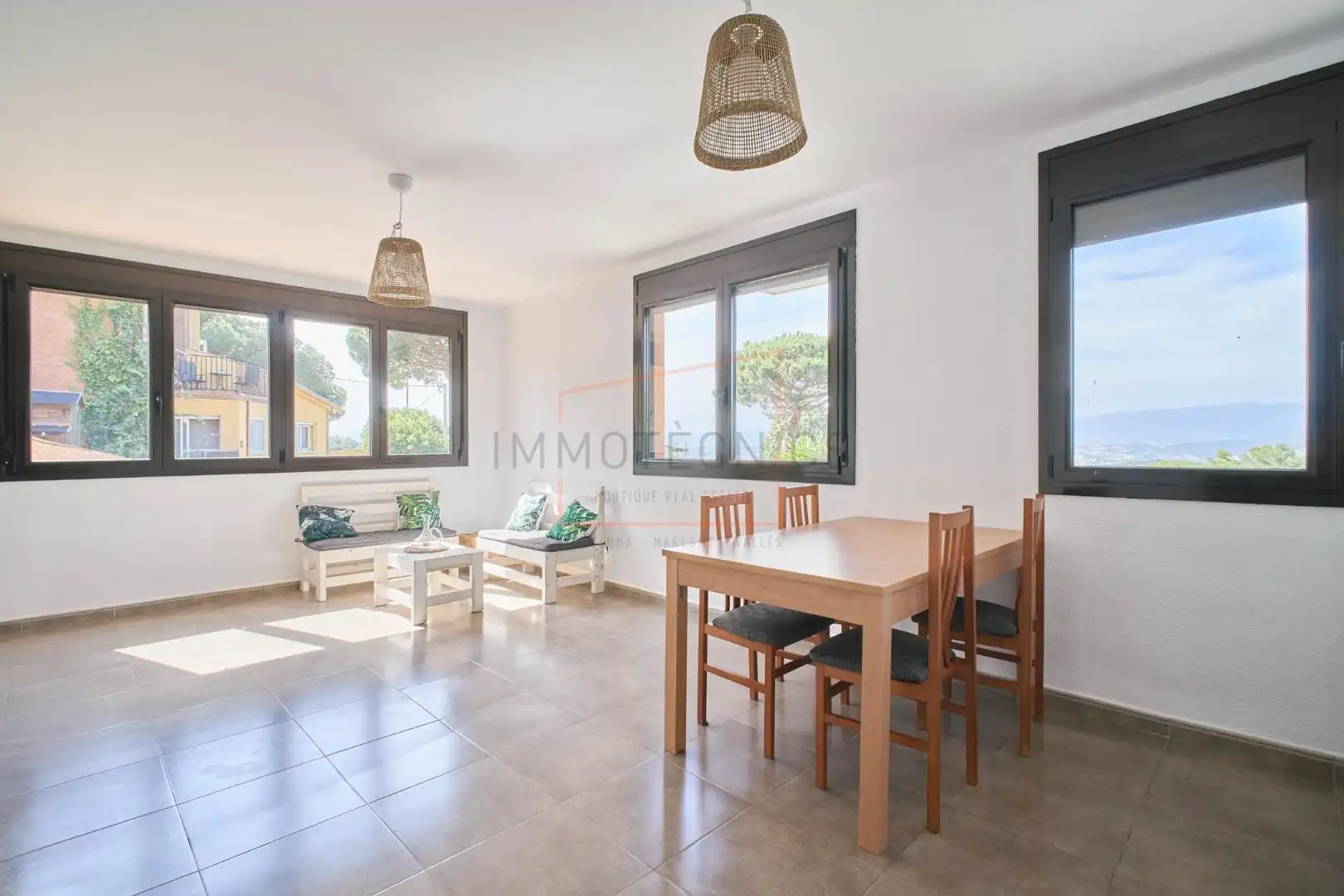 Sala d'estar de Casa o xalet en venda en Vilanova del Vallès amb Jardí privat, Terrassa i Piscina