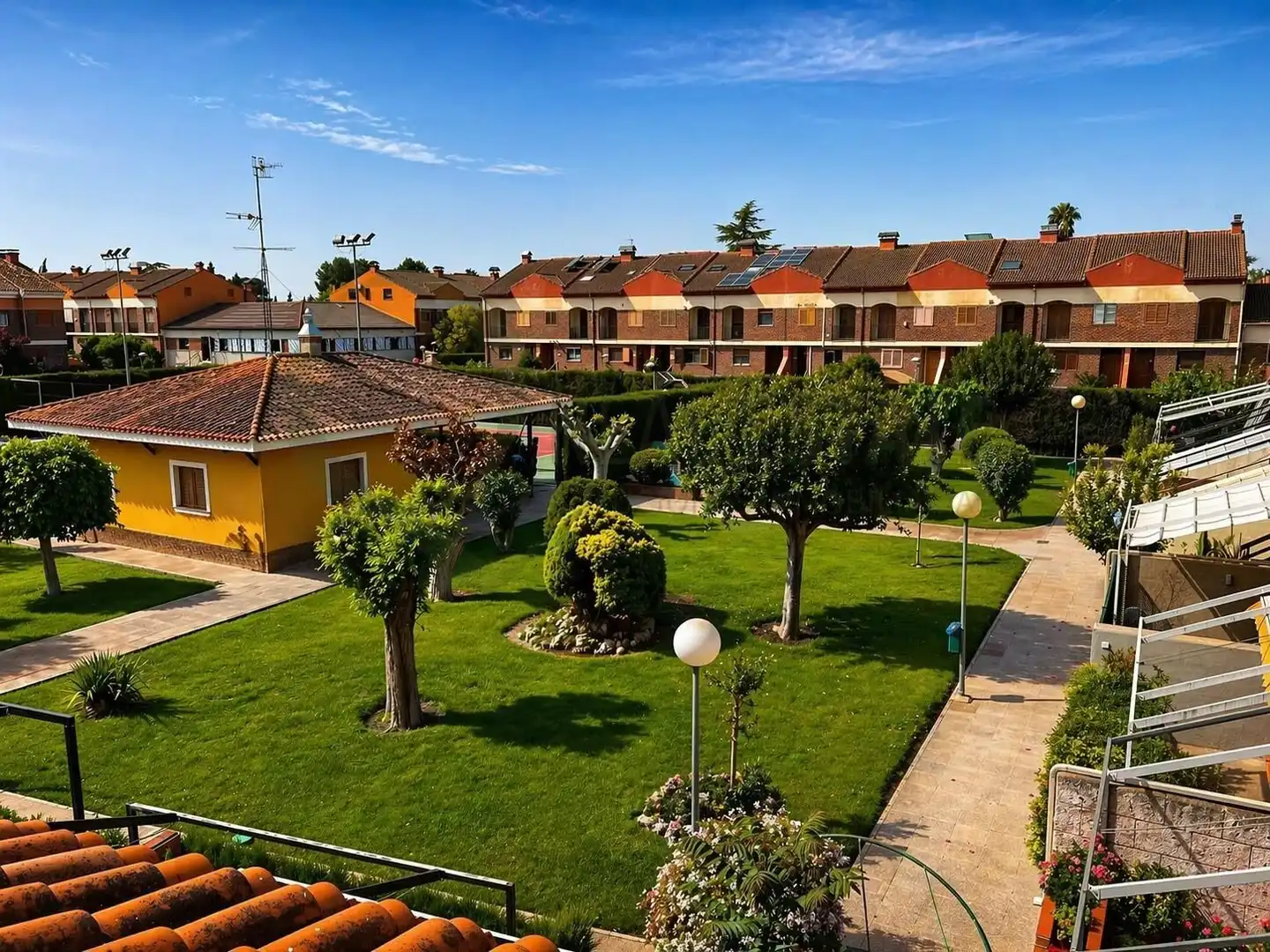 Vista exterior de Casa o chalet en venta en Villena con Aire acondicionado, Calefacción y Jardín privado