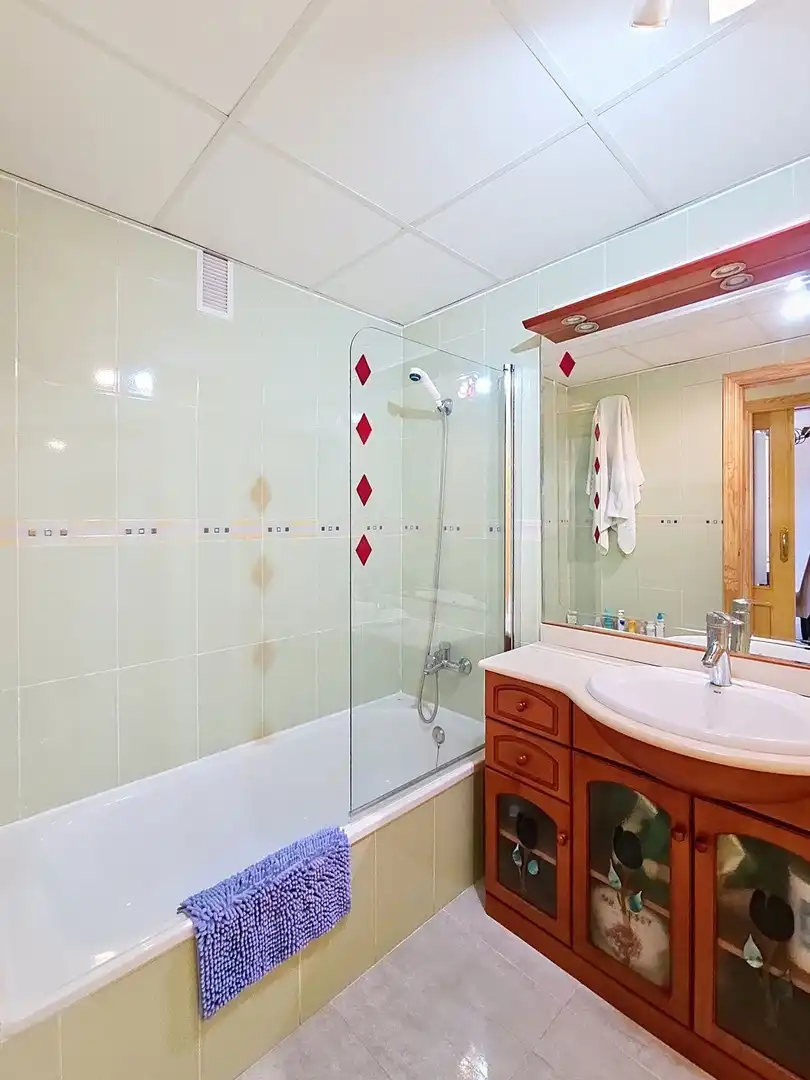 Bathroom of Flat for sale in Miramar  with Air Conditioner, Heating and Terrace