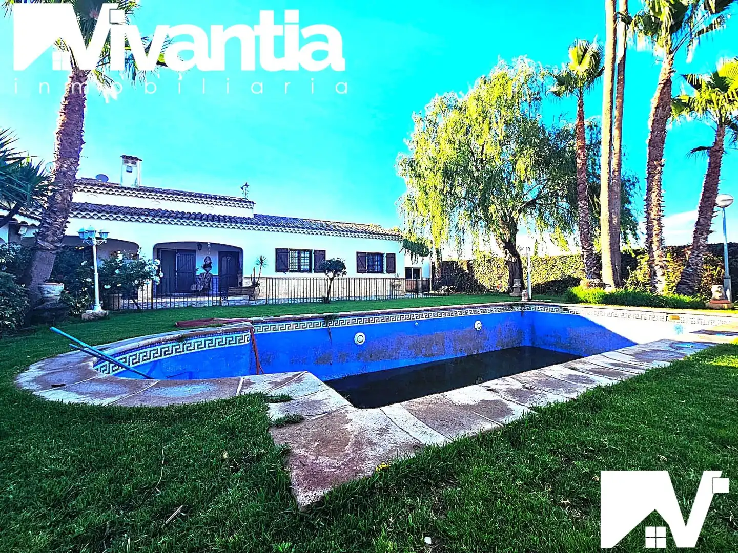 Detached house with pool for sale in Pedanías Centro