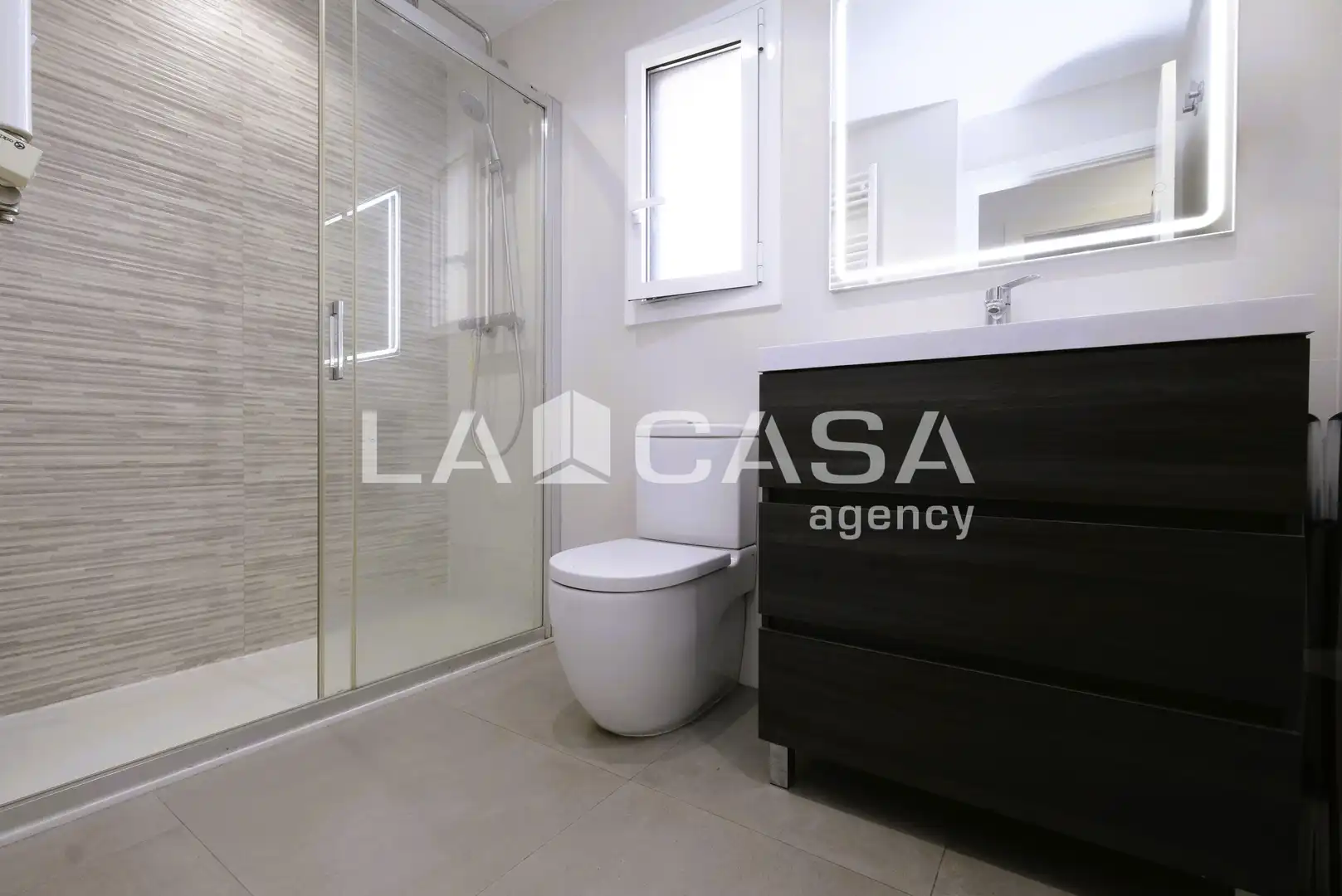 Baño de Piso en venta en Nou Barris