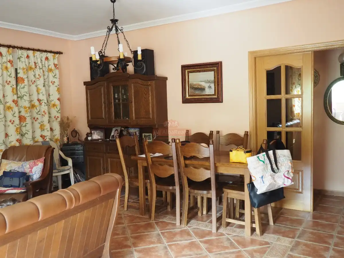 Menjador de Casa o xalet en venda en Alcaraz amb Calefacció, Jardí privat i Traster