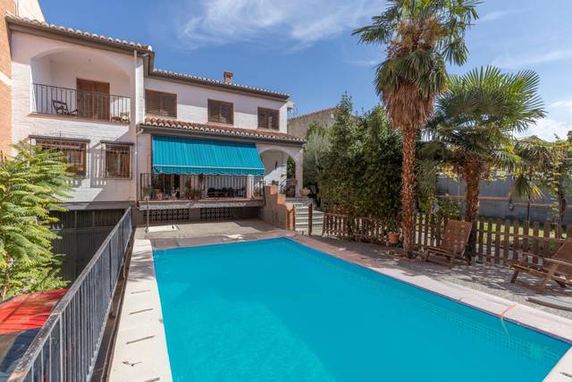 Casa-chalet en Venta en Calle de San Juan Nepomuceno en La Zubia Ciudad