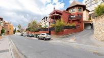 Vista exterior de Casa adosada en venda en  Granada Capital amb Aire condicionat, Calefacció i Jardí privat