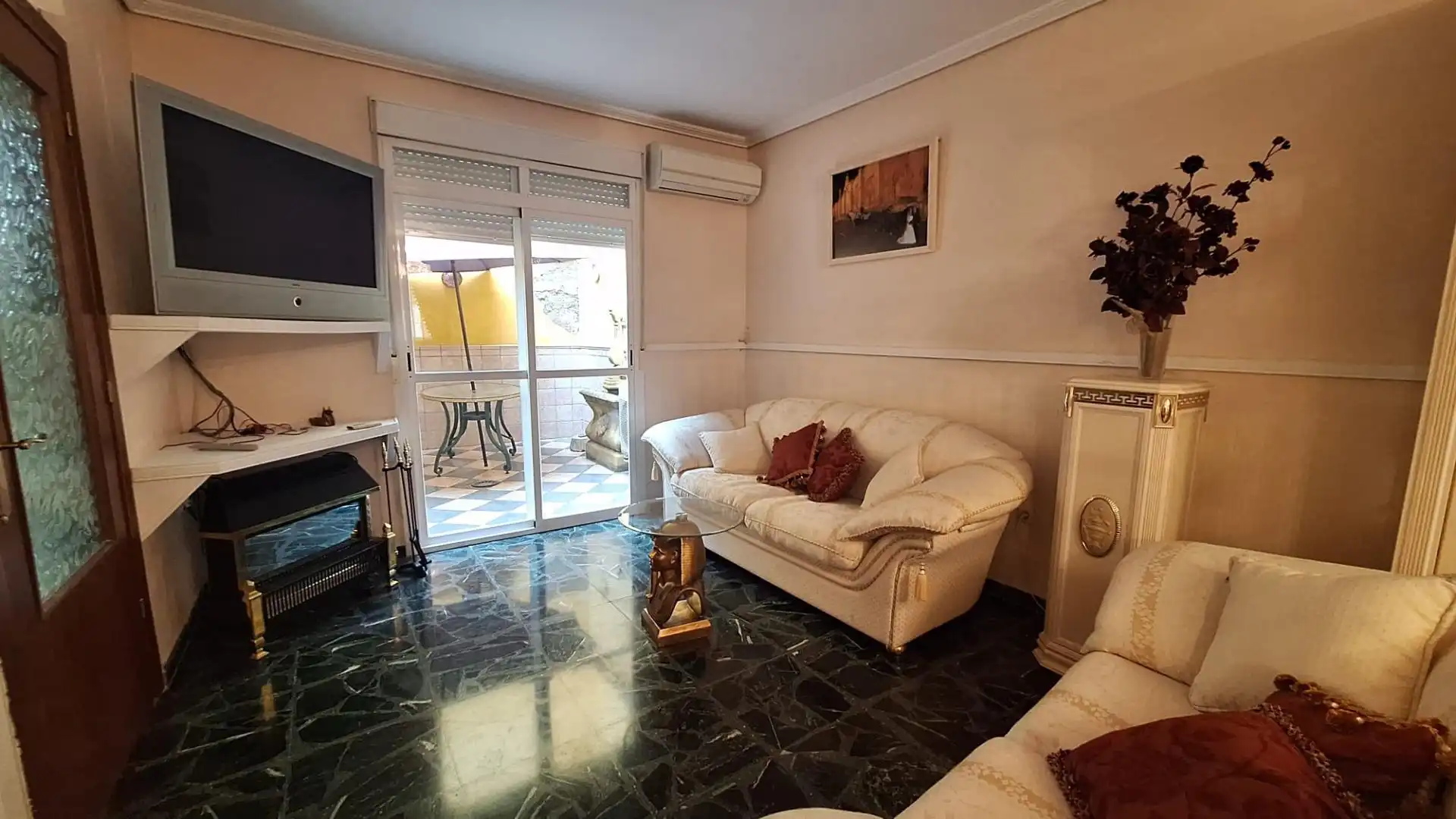 Sala d'estar de Casa o xalet en venda en Almodóvar del Río amb Aire condicionat, Calefacció i Terrassa