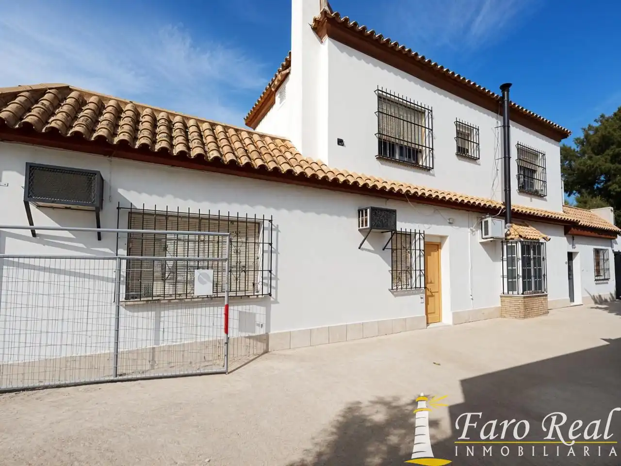 Vista exterior de Finca rústica en venda en Sanlúcar de Barrameda amb Aire condicionat, Jardí privat i Terrassa