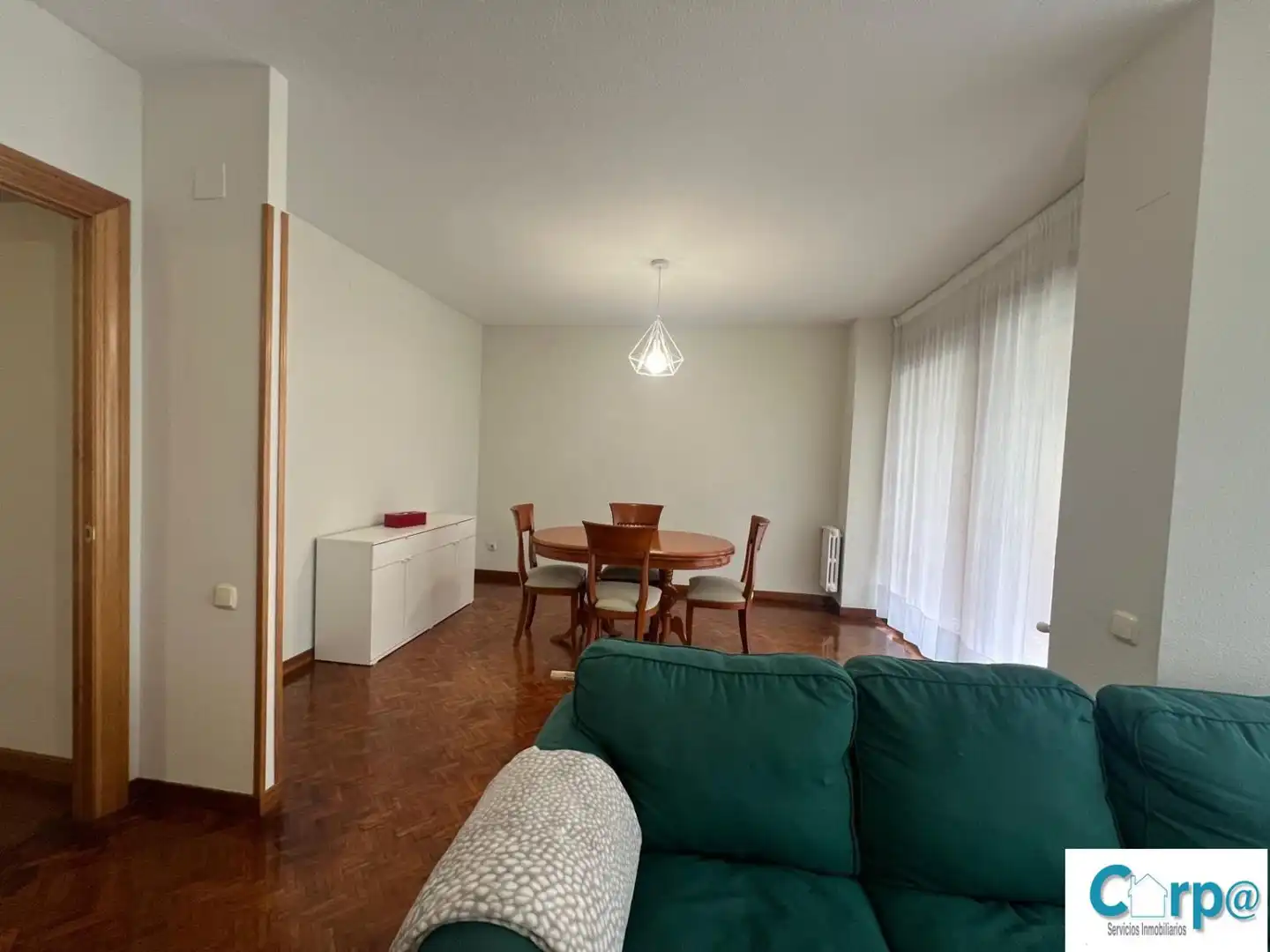 Sala de estar de Piso de alquiler en  Pamplona / Iruña con Calefacción, Parquet y Amueblado