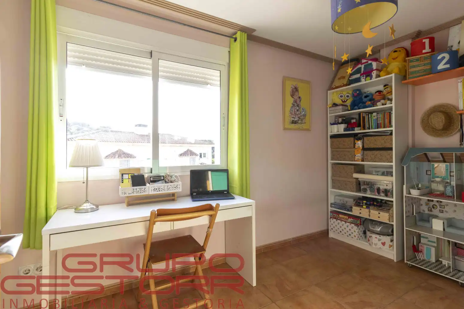 Dormitori de Casa o xalet en venda en Torrent amb Jardí privat, Terrassa i Traster