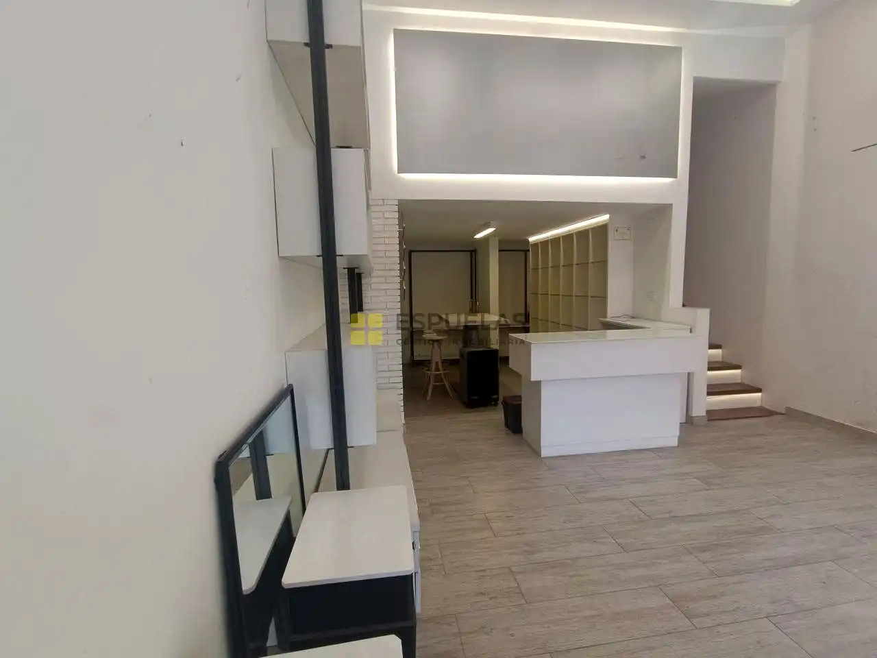 Locale commerciale in affitto a Juan Carlos I 16, imagen 11