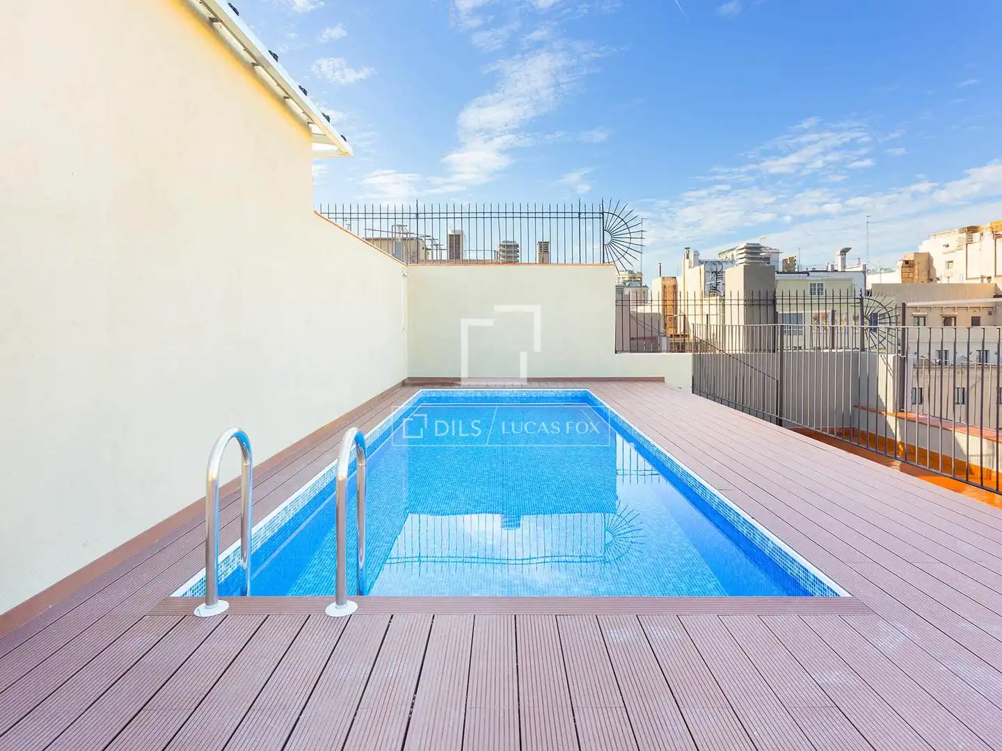 Piscina de Piso en venta en Barcelona con Aire acondicionado, Terraza y Balcón