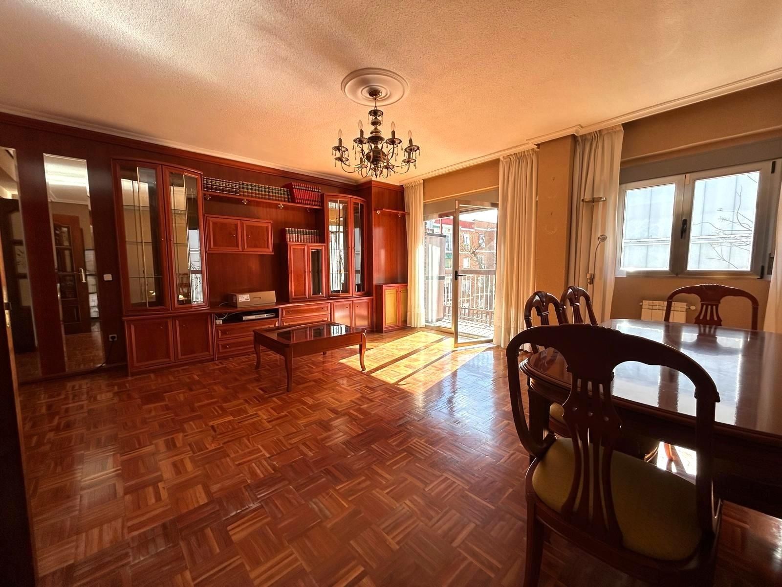 Sala d'estar de Pis en venda en  Madrid Capital amb Aire condicionat i Calefacció