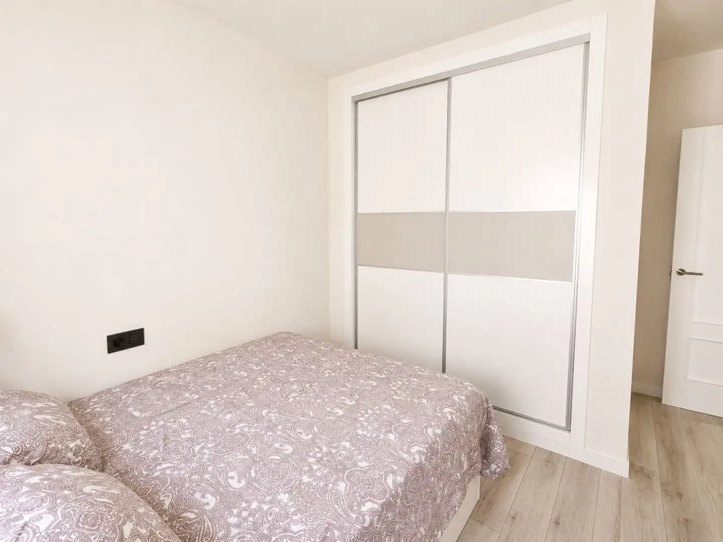 Habitación de Casa adosada en venta en Almuñécar con Aire acondicionado, Terraza y Balcón