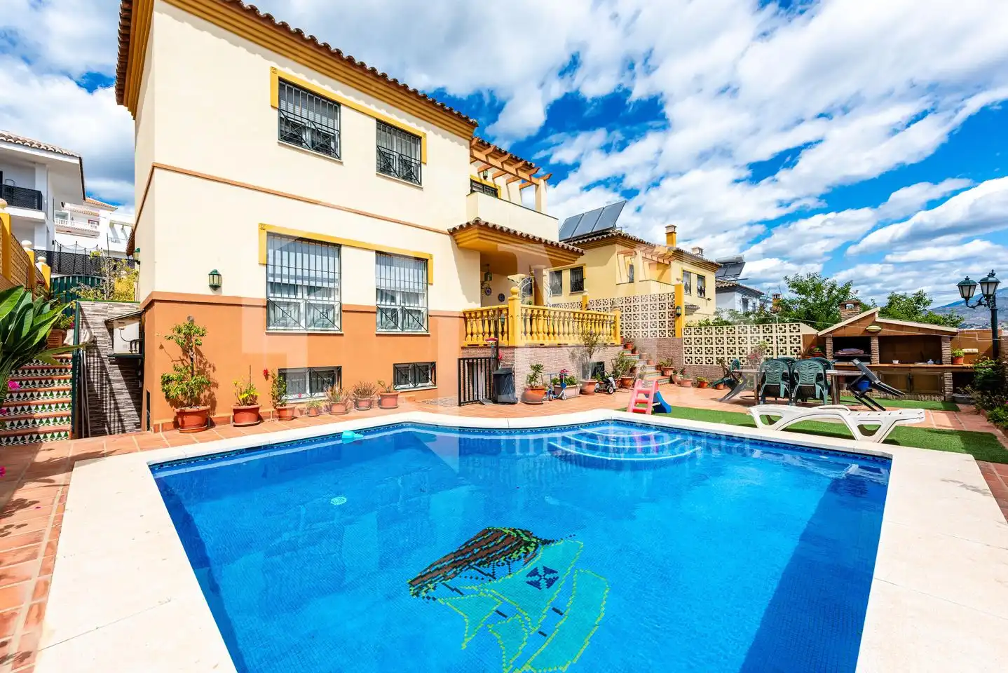 Außenansicht von Haus oder Chalet zum Verkauf in Vélez-Málaga mit Klimaanlage, Schwimmbad und Möbliert