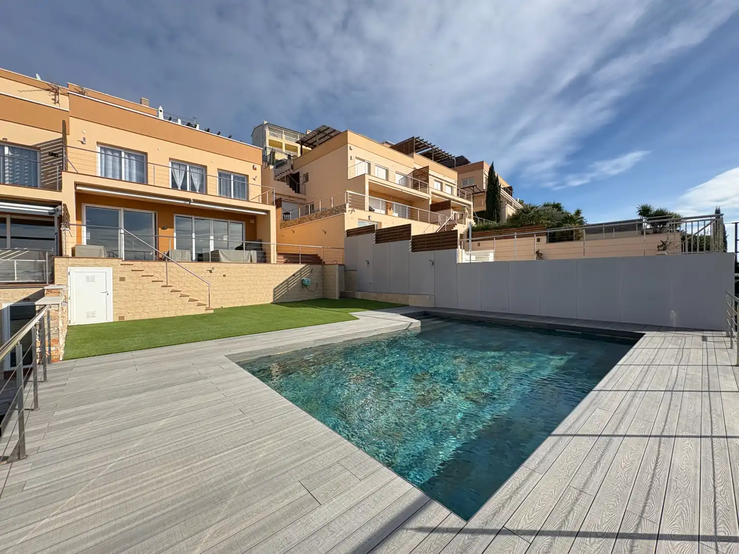 Piscina de Casa adosada en venda en Roses amb Aire condicionat, Calefacció i Jardí privat