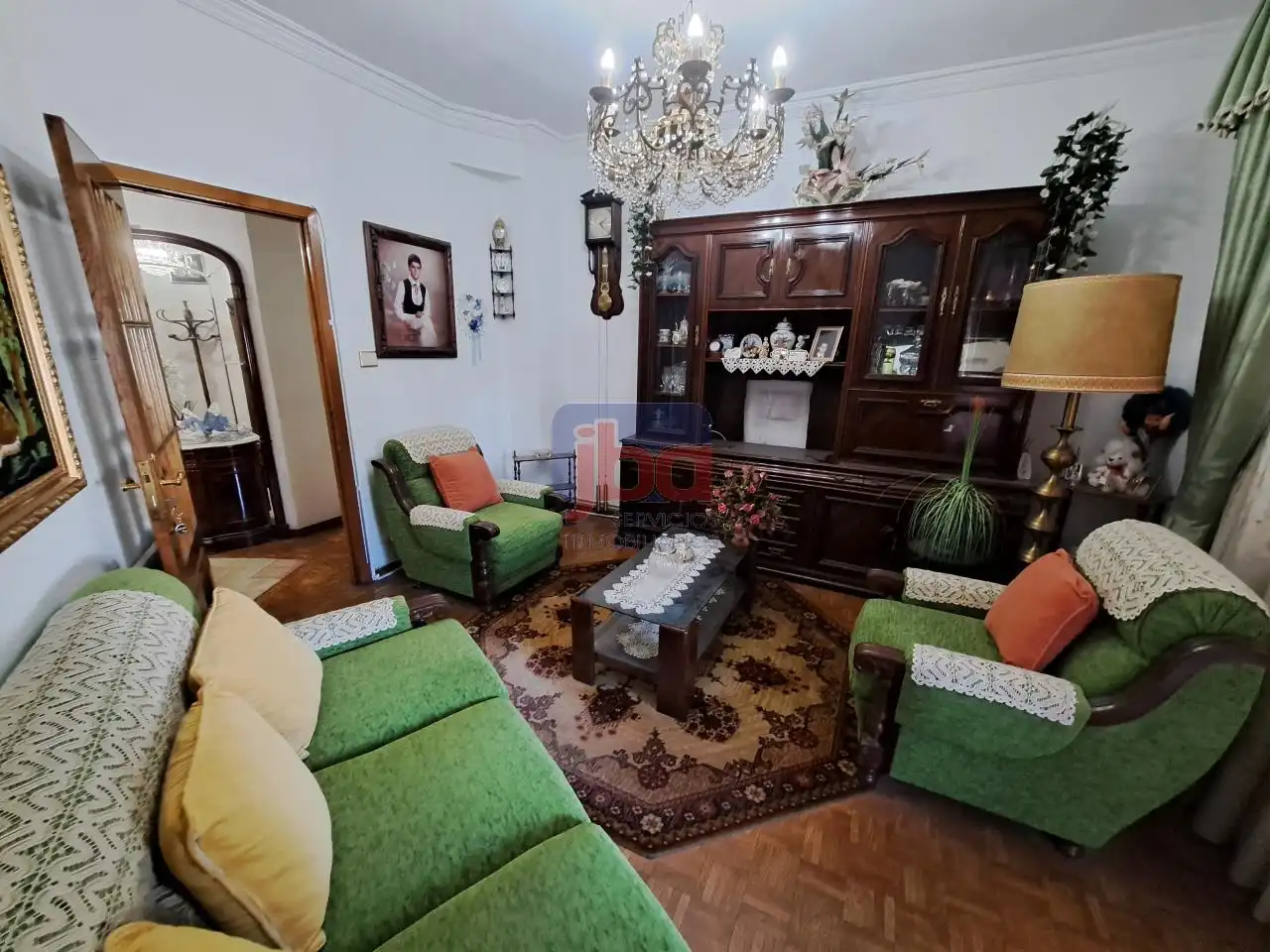 Sala d'estar de Pis en venda en Ourense Capital  amb Calefacció, Parquet i Terrassa