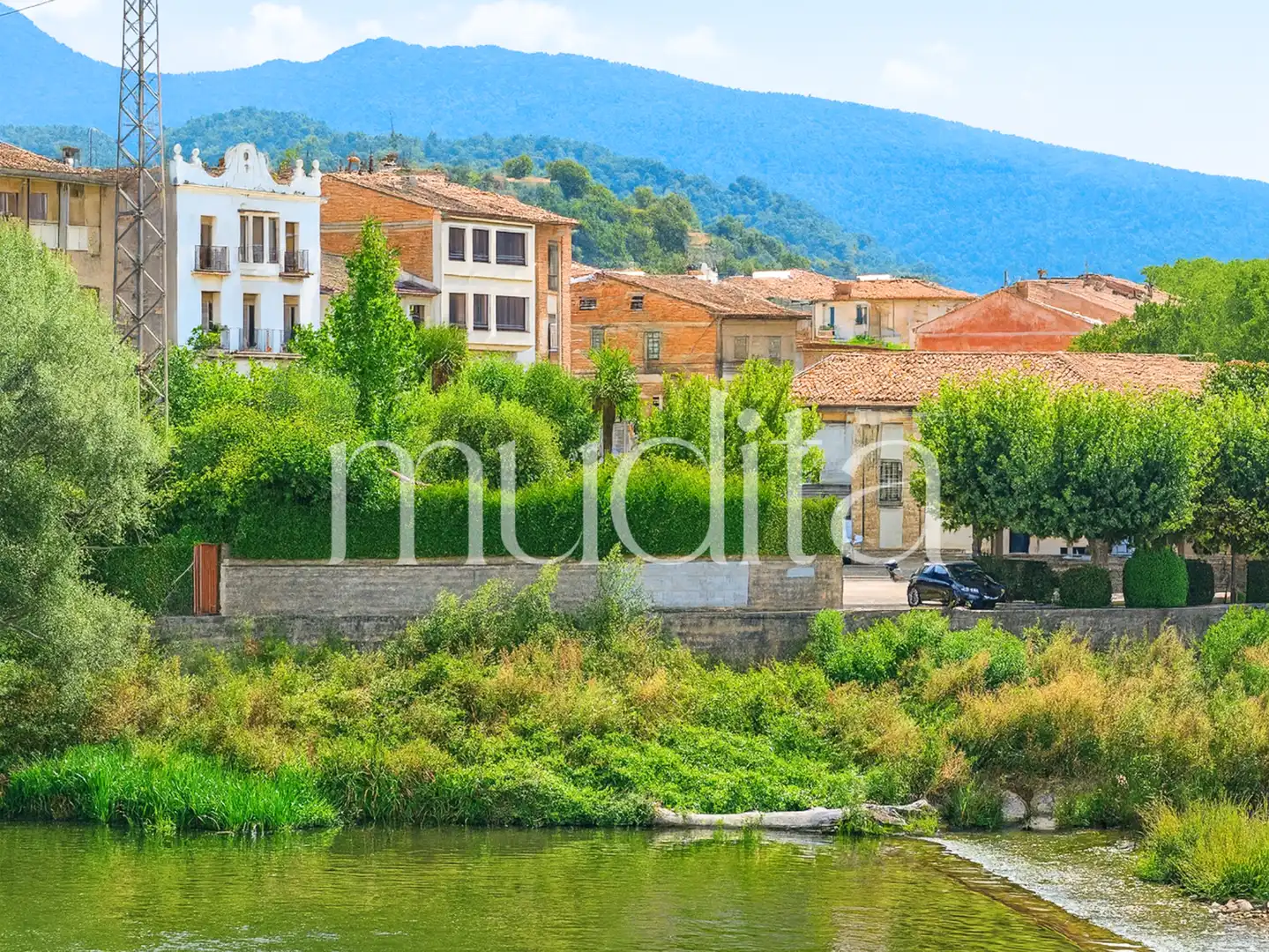 Vista exterior de Casa adosada en venda en Sant Quirze de Besora amb Calefacció, Terrassa i Traster