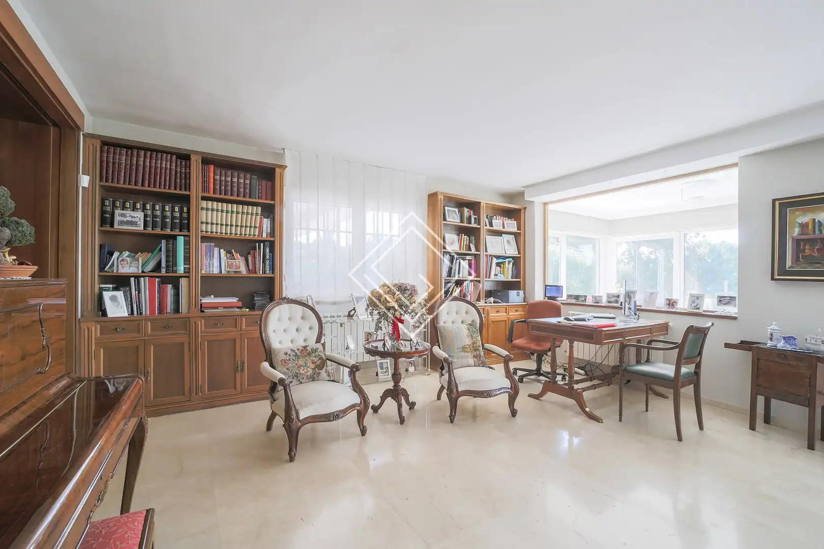 Sala d'estar de Casa o xalet en venda en Pozuelo de Alarcón amb Aire condicionat, Calefacció i Jardí privat