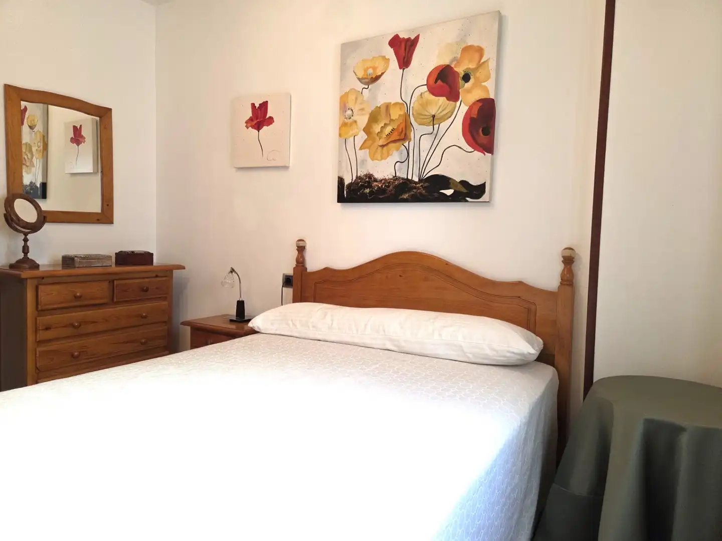 Schlafzimmer von Wohnungen zur Miete in Sanxenxo mit Terrasse, Möbliert und Ofen