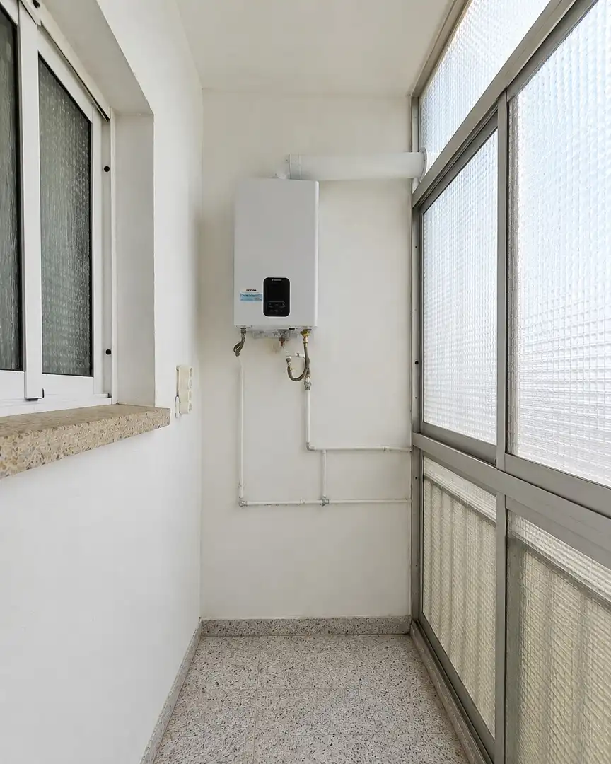 Bany de Àtic en venda en Santa Coloma de Gramenet amb Balcó