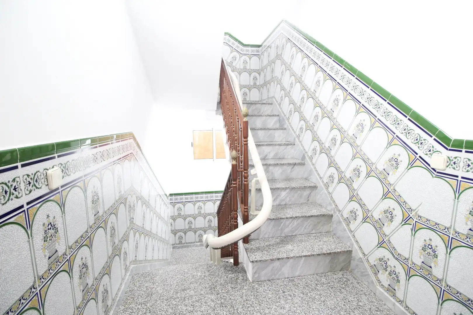 Maisonette zum Verkauf in Alozaina mit Klimaanlage und Möbliert
