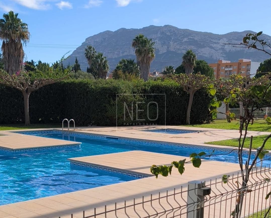 Piscina de Planta baixa en venda en Dénia amb Jardí privat, Terrassa i Traster