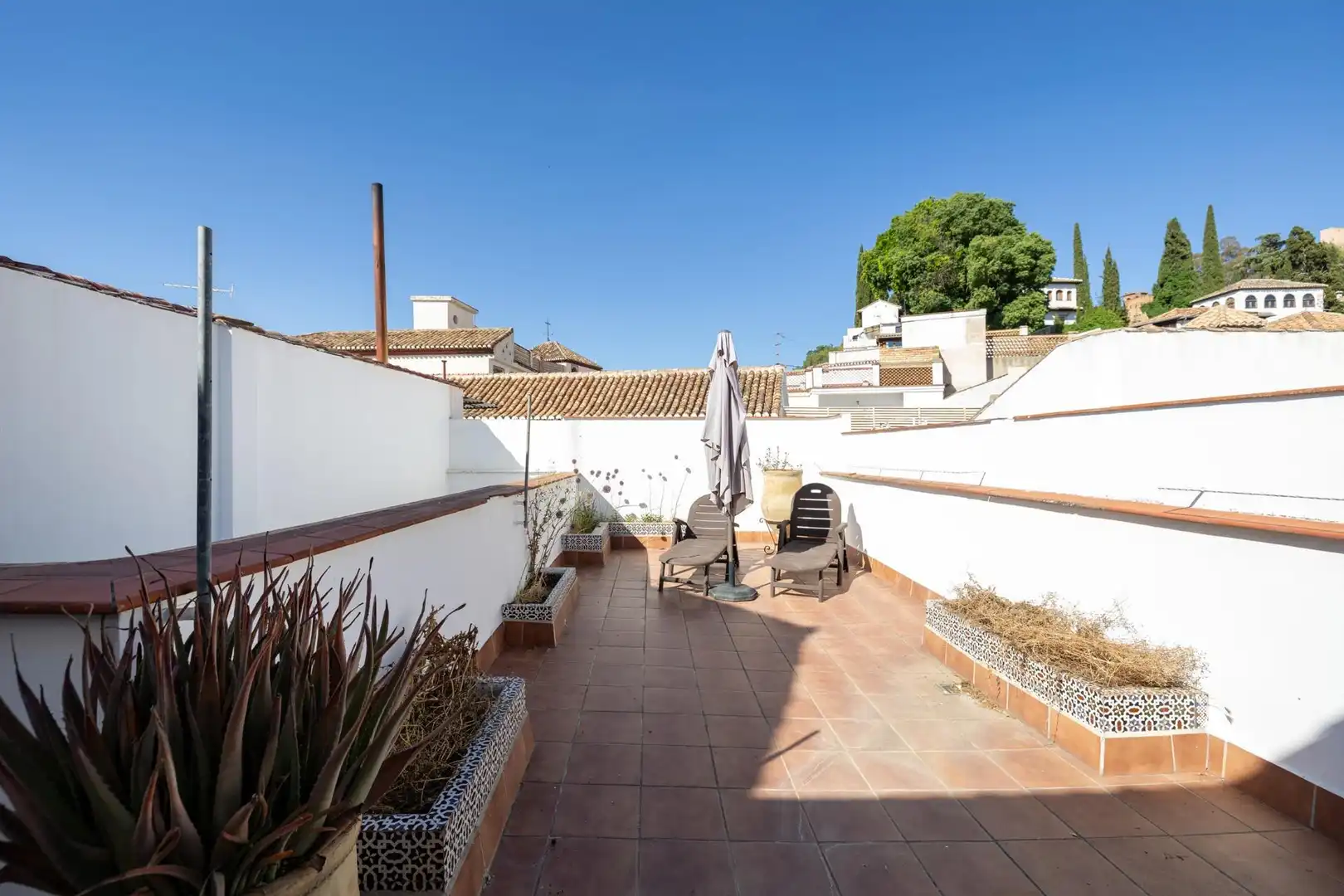 Vista exterior de Estudio en venta en Granada con Calefacción, Terraza y Balcón