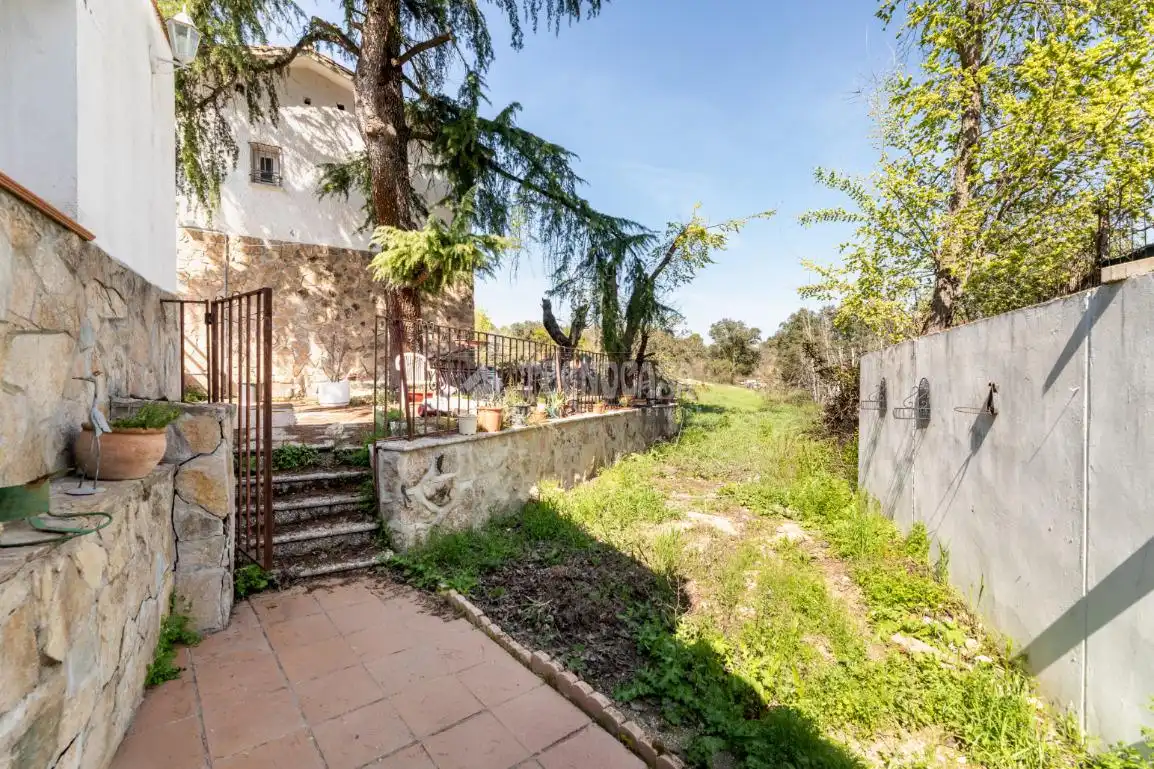 Jardí de Casa o xalet en venda en Las Rozas de Madrid amb Aire condicionat, Calefacció i Terrassa
