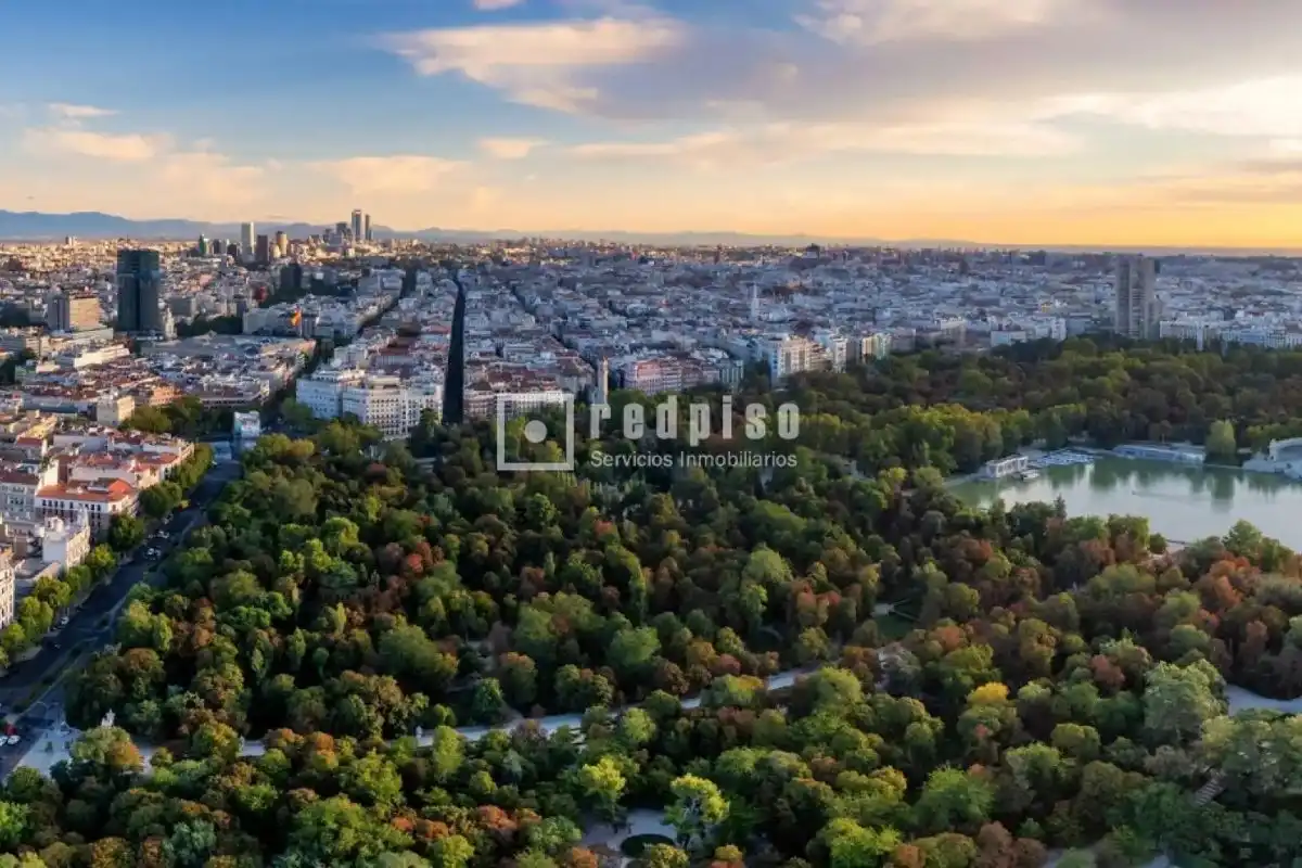 Vista exterior de Piso en venta en Madrid con Aire acondicionado y Terraza