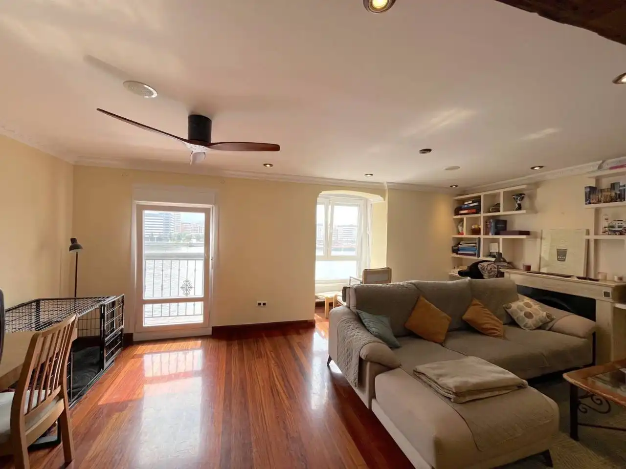 Sala de estar de Piso en venta en Erandio con Calefacción, Parquet y Terraza