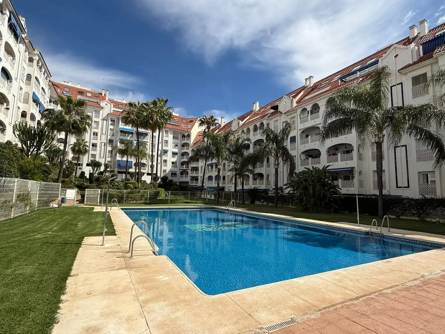 Exterior view of Flat for sale in Marbella  with Community pool
