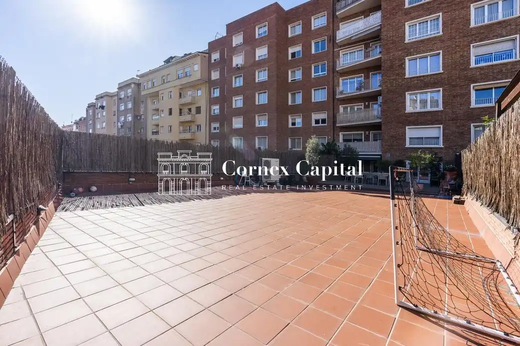 Vista exterior de Piso en venta en Barcelona con Aire acondicionado, Terraza y Trastero