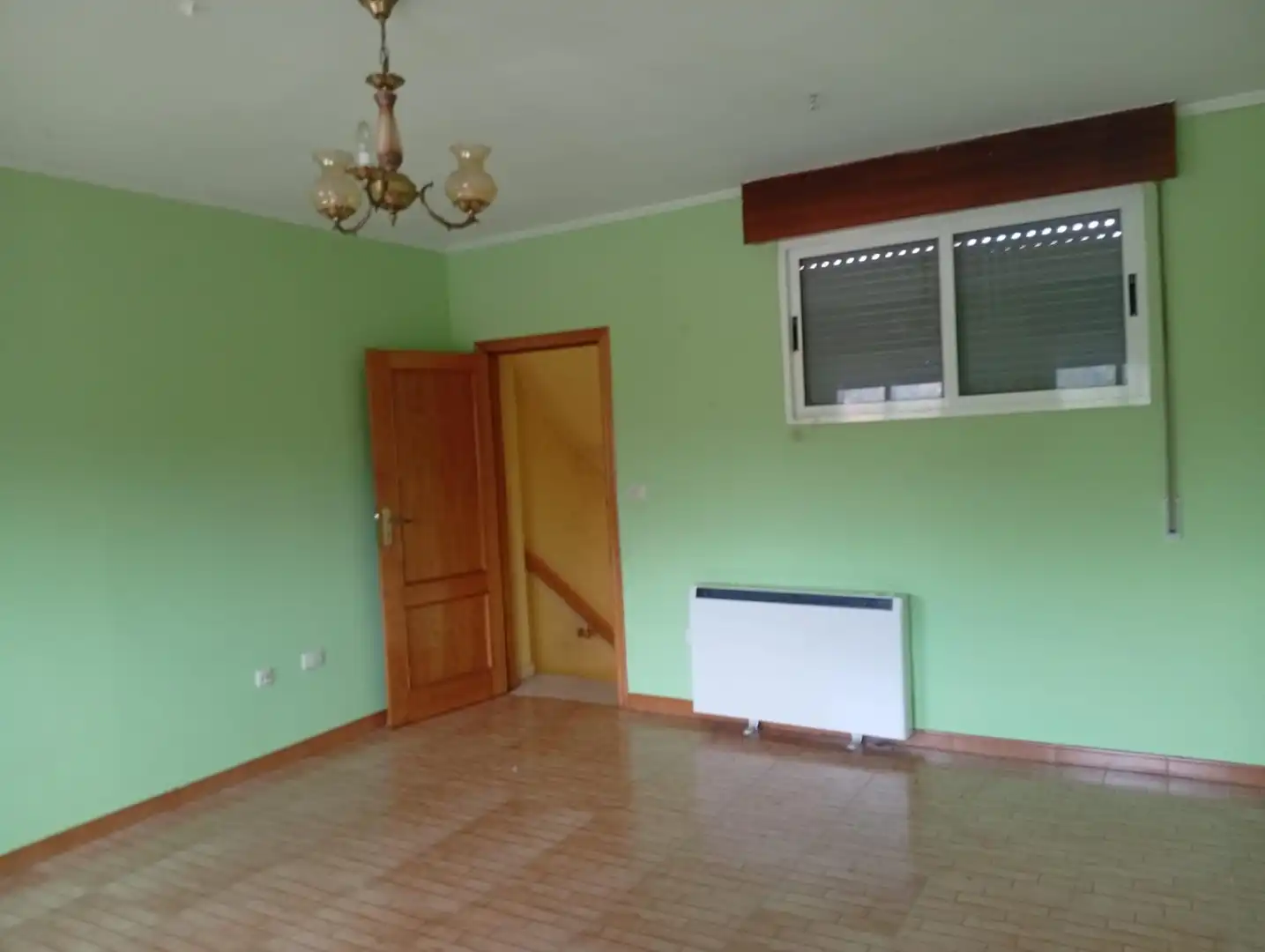 Wohnzimmer von Einfamilien-Reihenhaus zum Verkauf in Os Blancos  mit Heizung