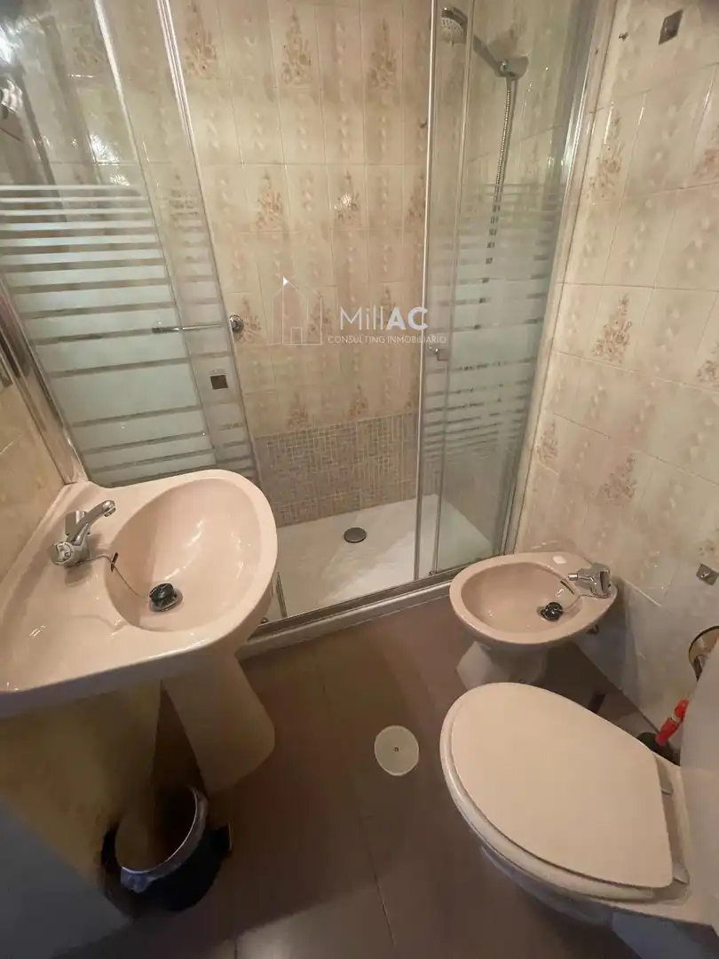 Baño de Piso de alquiler en Madrid con Terraza y Amueblado
