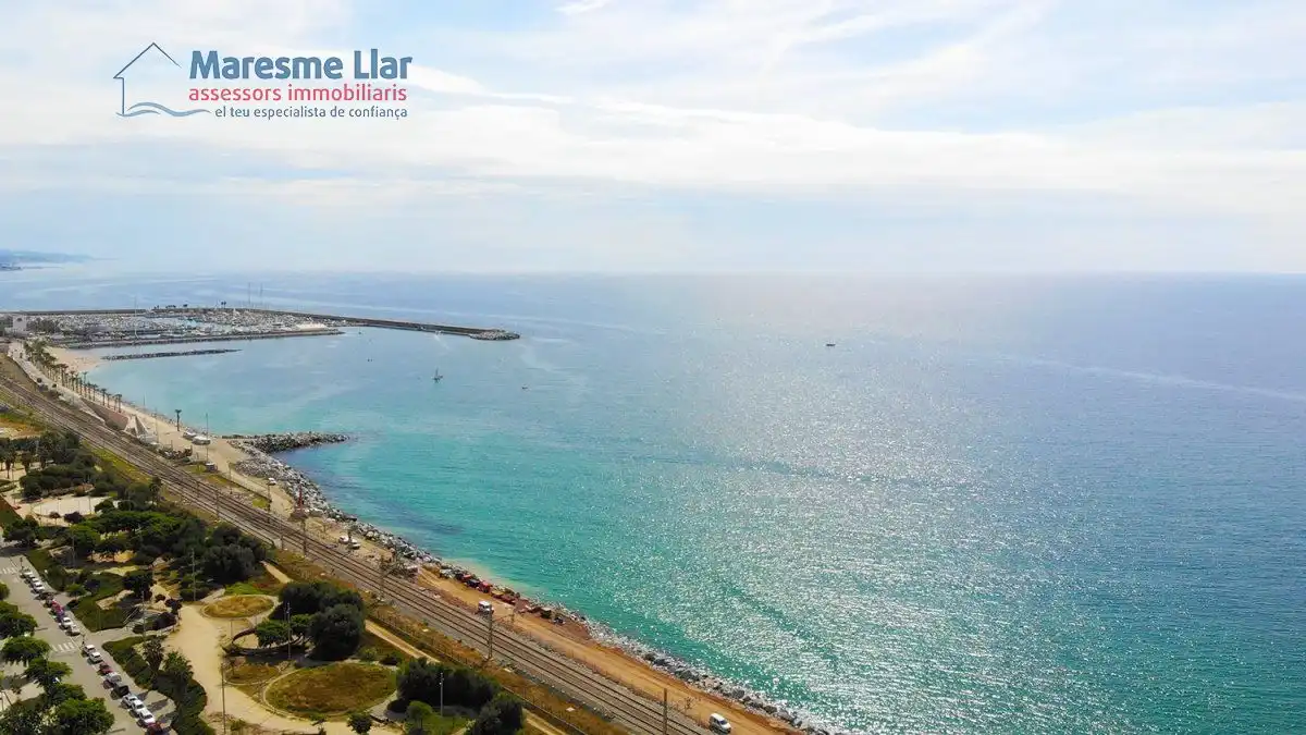 Piso en venta en Mataró con Calefacción, Parquet y Terraza