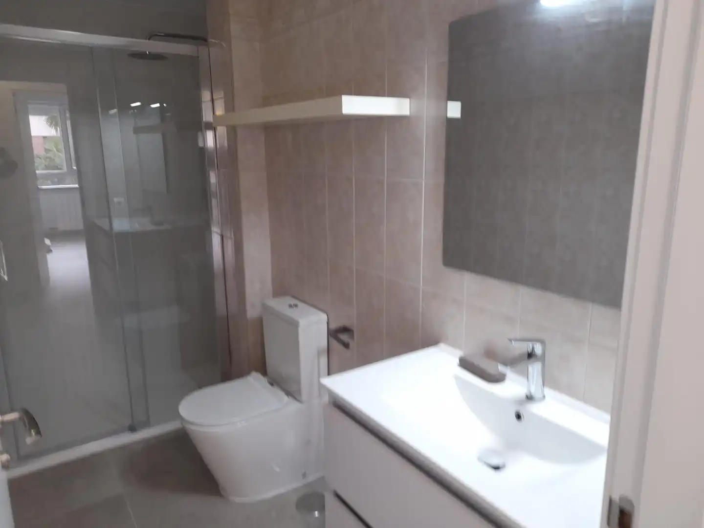 Badezimmer von Wohnungen zum Verkauf in Cáceres