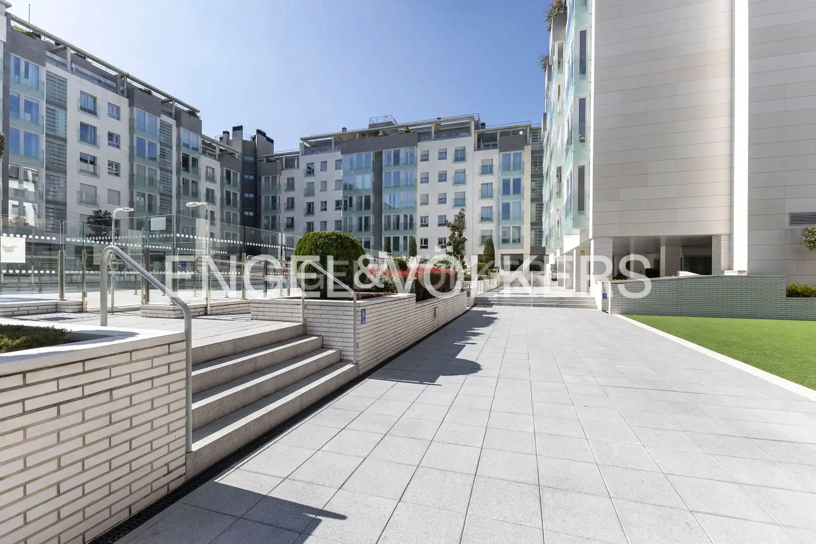 Vista exterior de Piso en venta en Madrid con Aire acondicionado, Calefacción y Piscina