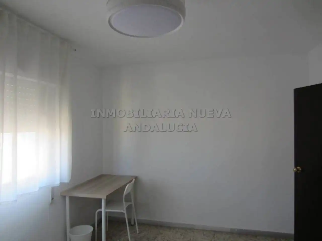 Habitación de Piso de alquiler en Almería con Terraza y Amueblado
