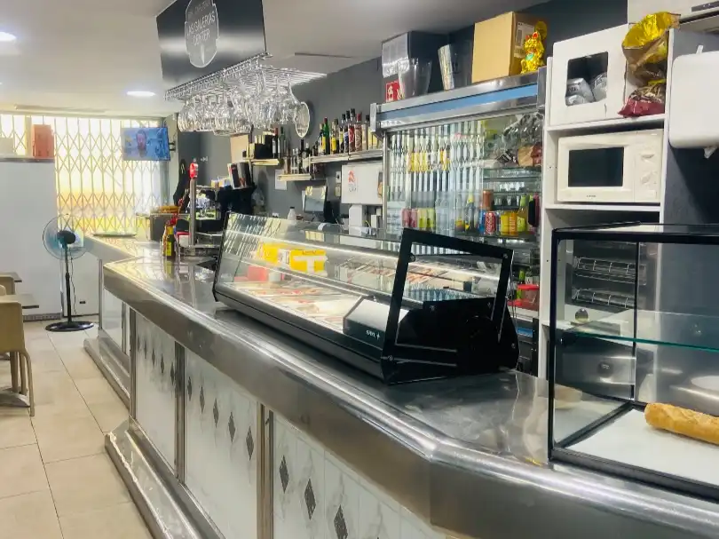 Local comercial en traspaso en Av. de Matadepera 38, Galeria Center Local 9 y 10 ( Bar cafeteria) 38, imagen 3