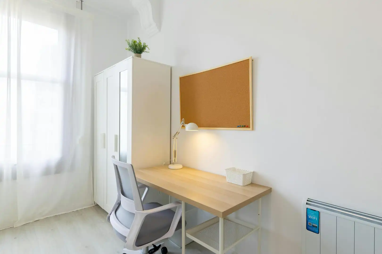 Bedroom of Flat for rent in Extramurs