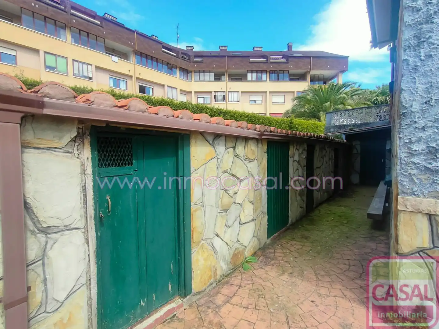 Vista exterior de Casa o chalet en venta en Castrillón con Calefacción, Terraza y Trastero