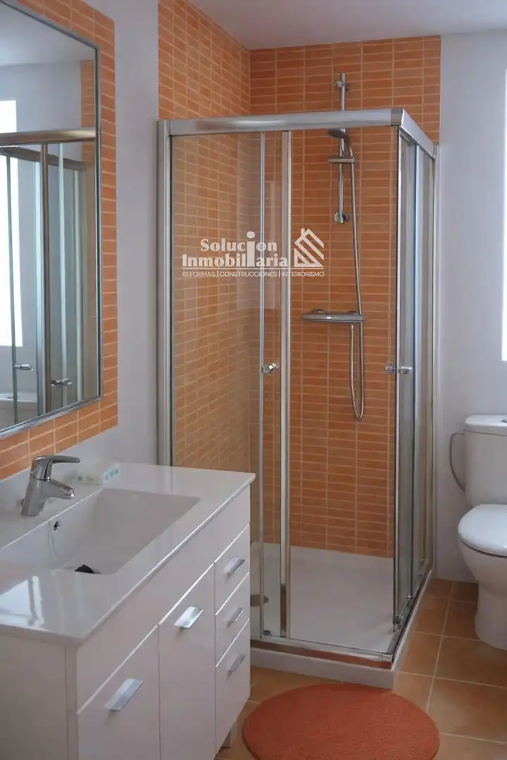 Bathroom of Attic for rent in Salamanca  with Heating, Terrace and Furnished
