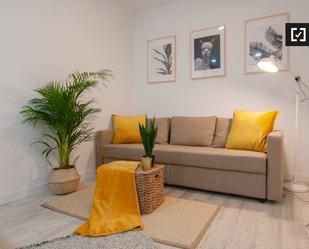 Living room of Flat to rent in  Madrid Capital  with Air Conditioner, Heating and Balcony