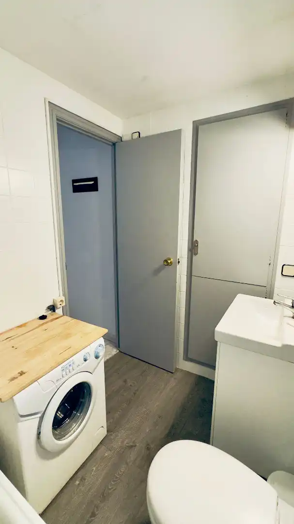 Baño de Piso en venta en L'Estartit con Terraza, Amueblado y Lavadora